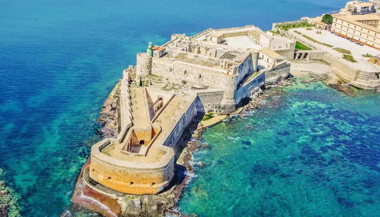 Independent Room Near Ortigia Island シラクーサ エクステリア 写真